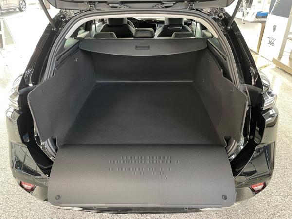 Rundumschutz für eglichen Transport, für Ihren Hund sowieso im Peugeot 308 sw III.